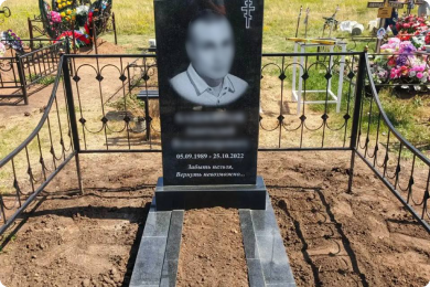 Установка памятника на могилу: этапы, сроки и благоустройство